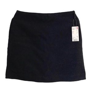 NWT UNIQLO Navy Blue Wool Skirt in a Women’s Size 4